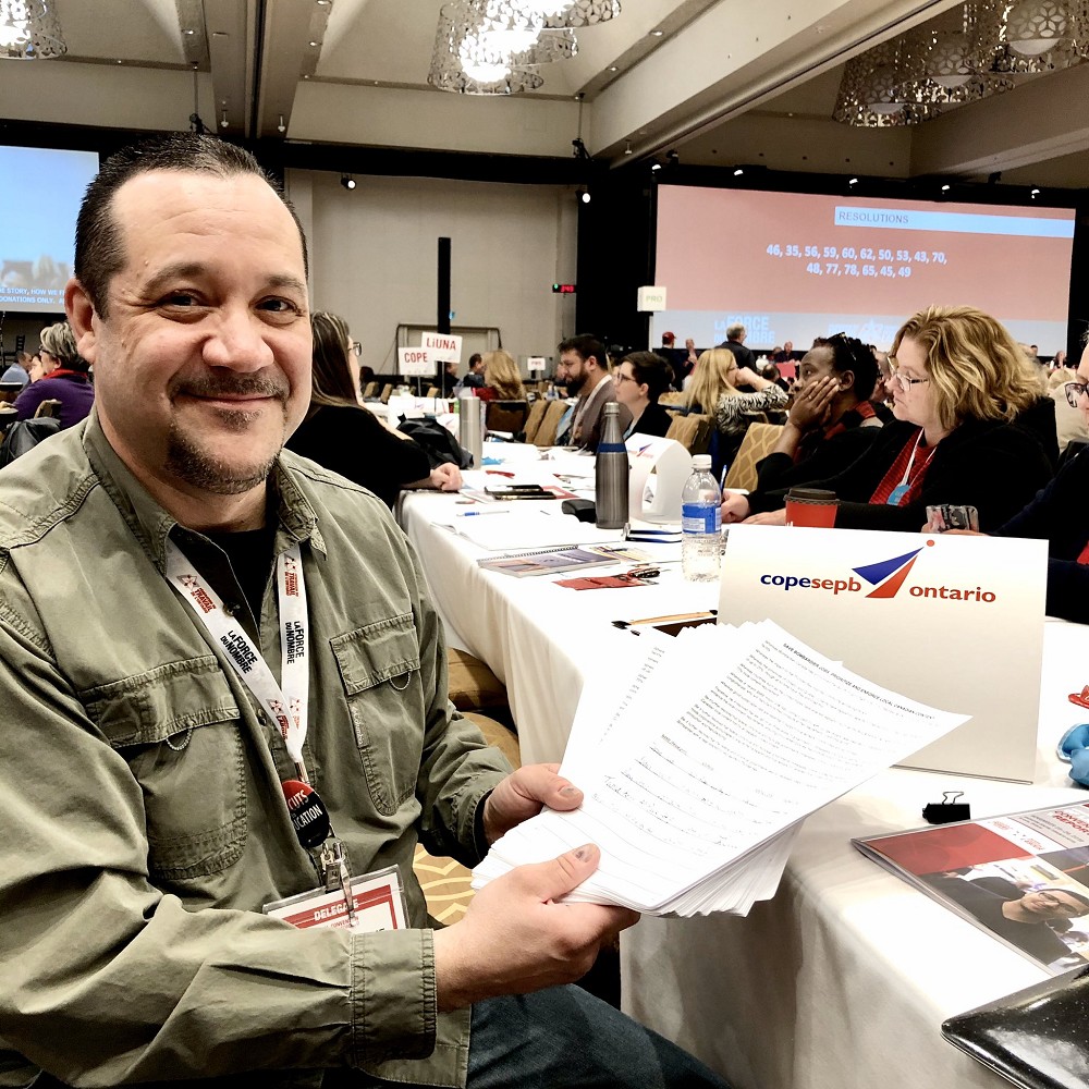 Steve sohwing some of the collected petitions. Thanks OFL! Steve sohwing some of the collected petitions. Thanks OFL!